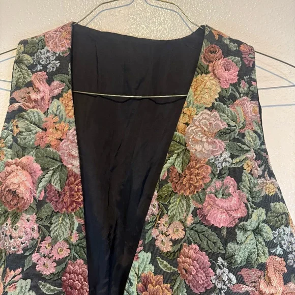 vintage 90s floral tapestry vest - Picture 2 of 6